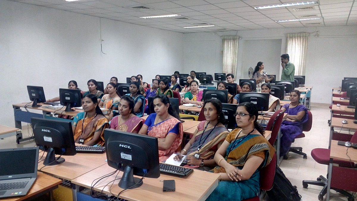 m_akshai's tweet image. Training on FOSS platforms @Lourdes Matha College of Science and Technology. @technoparktbi #KSUM #FOSSKerala