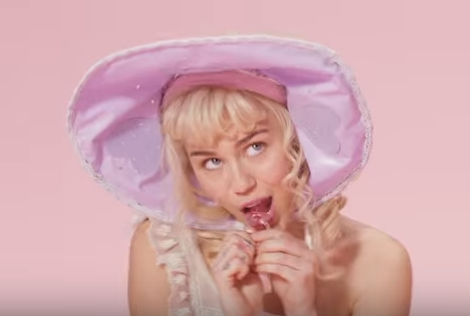 MidnighttMiley's tweet photo. hermosa la bebe #WatchBBTalk #WatchBBTalkOnVEVO https://t.co/pHOjhZEgRp