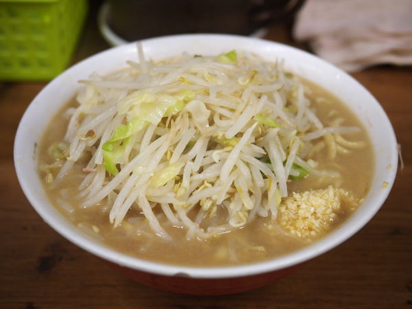 tommolux50's tweet photo. お釣りレバー、まだ直ってないってよ＠ラーメン二郎・品川店 #ラーメン二郎 #OnlyFoodPhoto https://t.co/WcUp4YPpWW