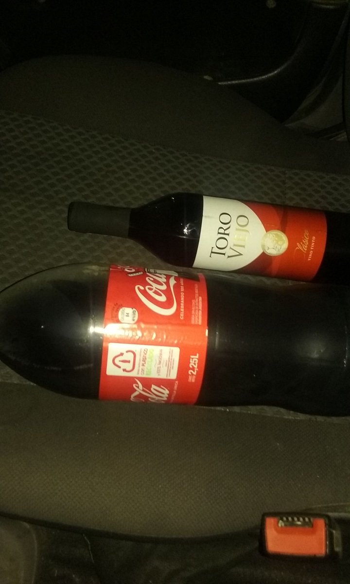 guidolsuarez's tweet photo. @AgusDeBortoli jaja 😎🍷 https://t.co/rksigWdNxI