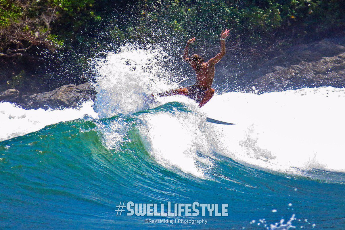 swell_lifestyle's tweet photo. "ENGENHOCA LIGADA" ... @Brwnoalmeida extravasando com muito estilo na Praia da Engenhoca. #SwellLifeStyle https://t.co/NWIGp0uonx