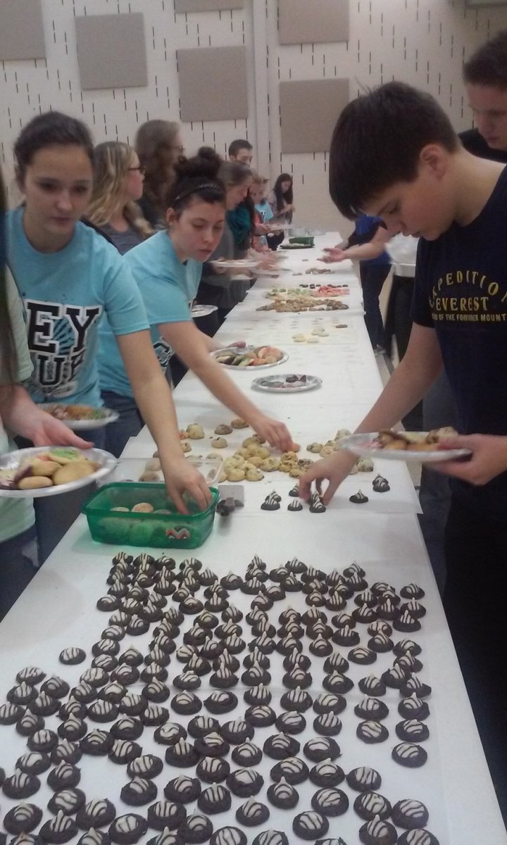 KeyClubEAHS's tweet image. Cookie Baking!
