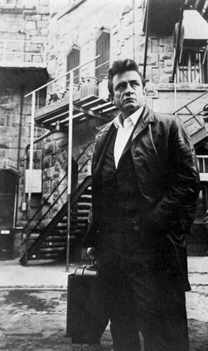 HistoryInPics's tweet photo. Johnny Cash, Folsom Prison, 1968. https://t.co/NrGNp6U6c1