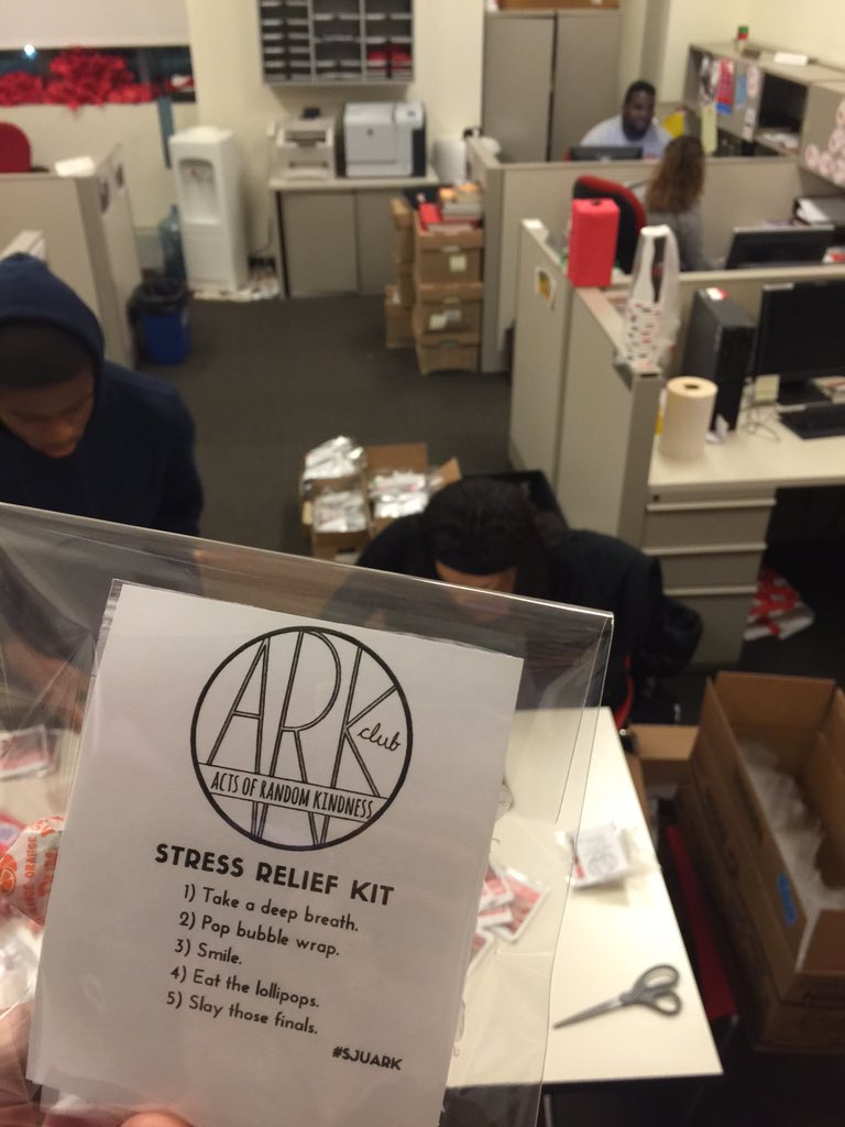itsawildnick's tweet photo. 1/3 of the way to our goal! 800 more care pARKages, let's go! #sjuark #arkclub https://t.co/JdUSw5f24Y