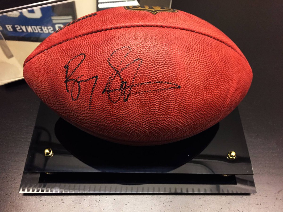 BarrySanders's tweet photo. Surprising someone w/ a signed ball in a random order on my site today https://t.co/Li5DeNNsap. Thank u to the fans! https://t.co/nvy1VosqsO