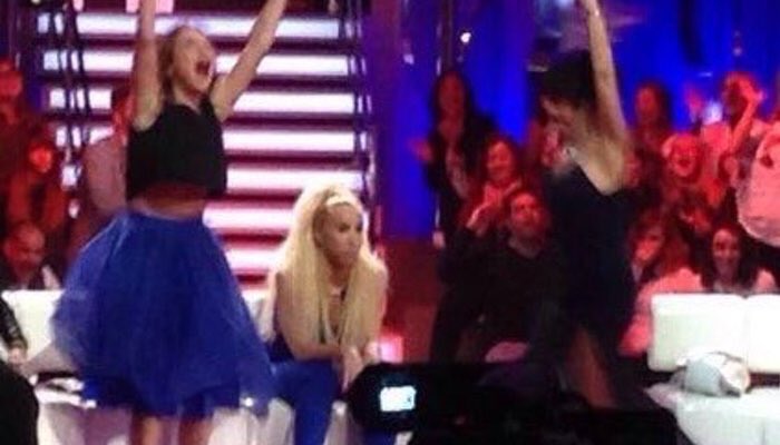 _AmandaGH16_'s tweet photo. Volvamos a la expulsión de @_RaquelGH16_, reventadas VS deportiva? Es la misma celebración q la mía ayer.😉 https://t.co/UoemngWn47
