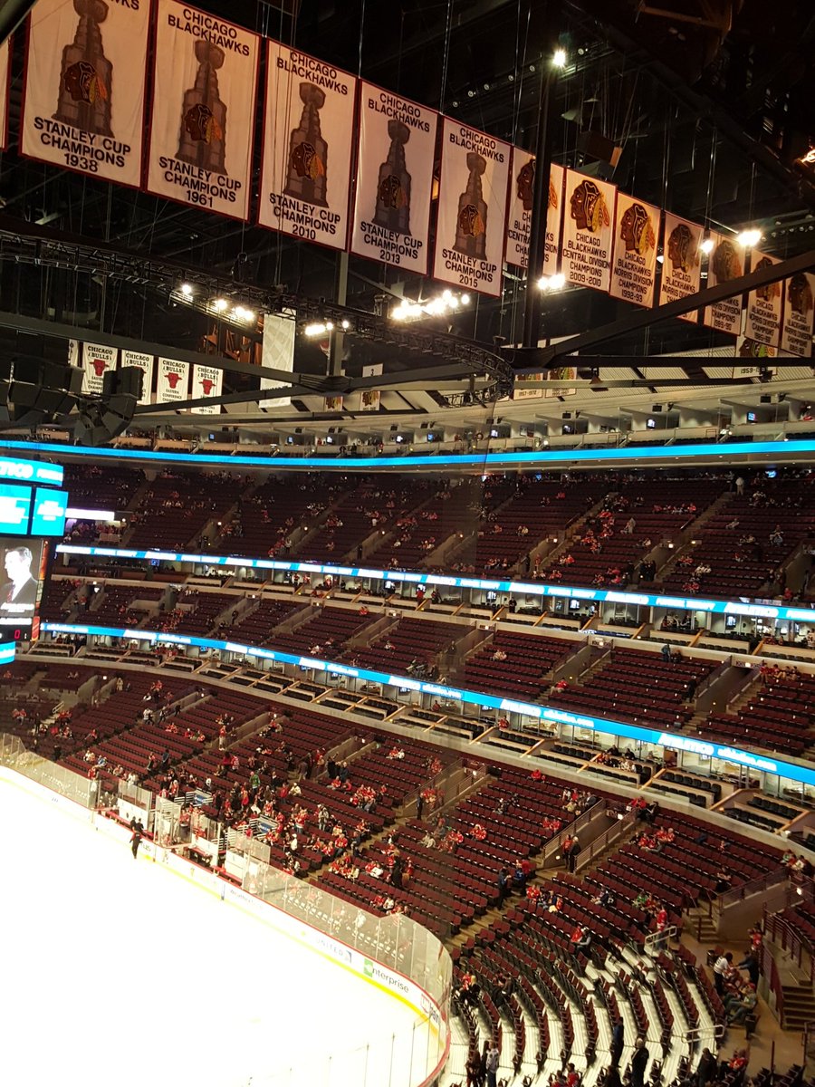 mackyd34's tweet photo. Ring night at the UC https://t.co/GasGKbddl3