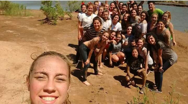 promo2015mb's tweet photo. Momentos únicos que quedan guardados en nuestra memoria 🎉🎊🙌🎓❤ https://t.co/ylt3YJBjjR