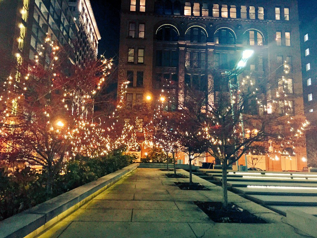 DowntownStLouis's tweet photo. Thanks @ArcadeApts, @AmerenMissouri & Gallery 720 for sponsoring the holiday installation @ Old Post Office Plaza 🎄✨ https://t.co/46b8yNvPgg