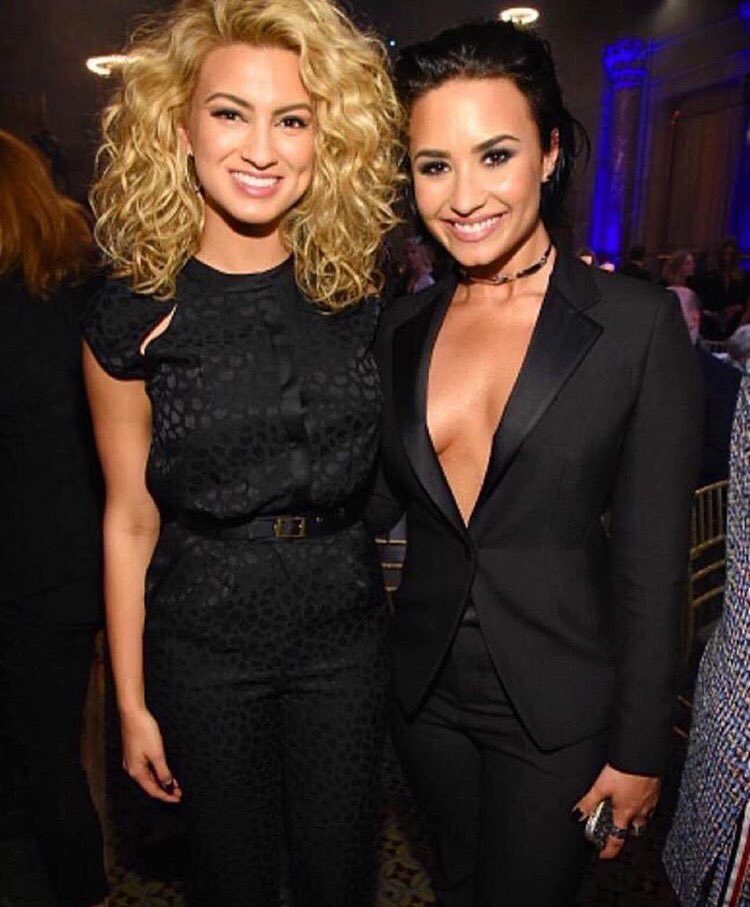 This girl @ToriKelly is SO TALENTED  and SO sweet 💗💗💗 You killed it, Tori!! #WomenInMusic