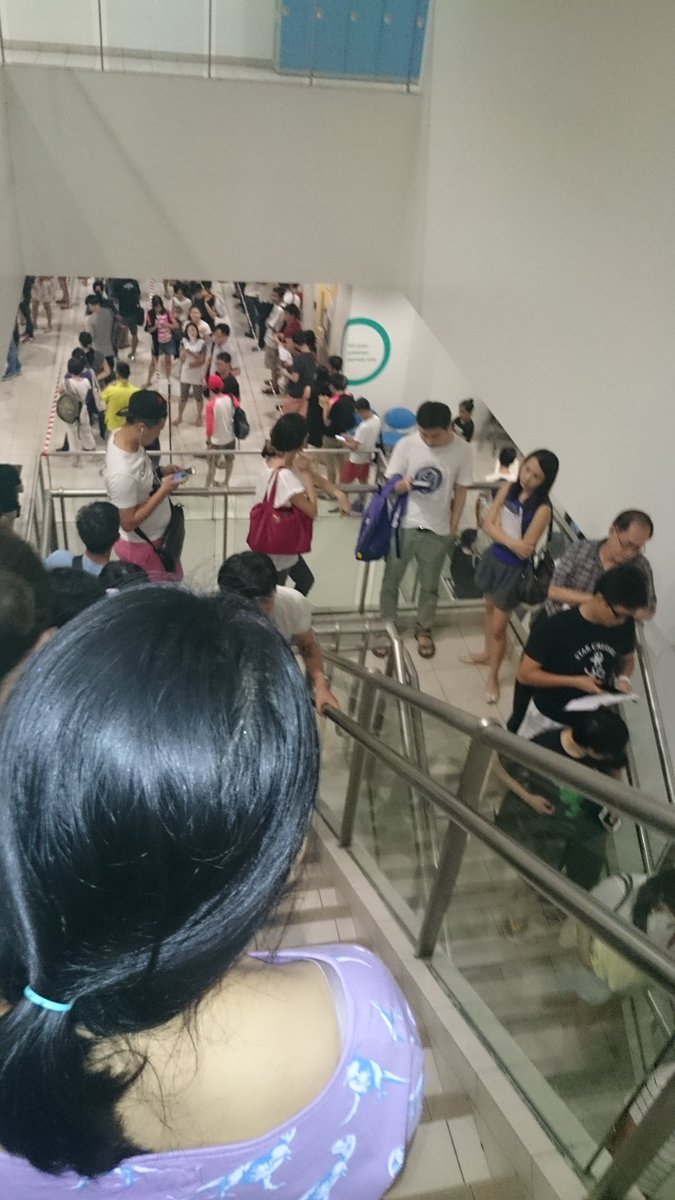 MFBreakLast's tweet image. Favourite way to pass time in Singapore - queueing. #NAFA #JuniorArt #queue #hot