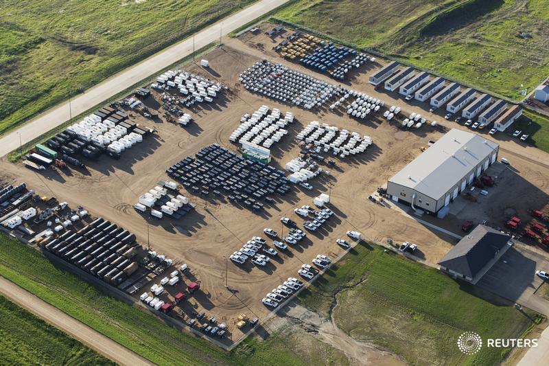 ReutersBiz's tweet photo. 40-year-old ban on most U.S. crude oil exports 'very likely' to be lifted in spending bill: https://t.co/JeIzadJNev https://t.co/3ECFHQsZMW