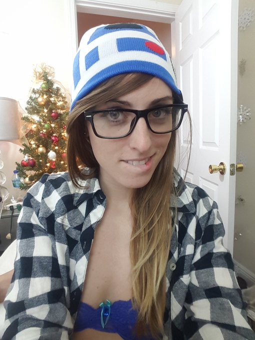 Come ask me to do my best r2d2 scream noise☺ live now https://t.co/lsKzdH4mjf @wugiwil @RyanNorth_cb<a href="/tag/manyvids"class="tags"><span>#manyvids</span></a><a href="/tag/mvsales"class="tags"><span>#mvsales</span></a>