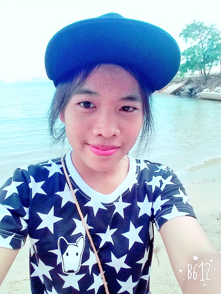 kwawkwawkk's tweet image. โอ้ทะเลแสนงาม  ฟ้าสีครามสดใส...สดสายสดสาย 🏄🏊