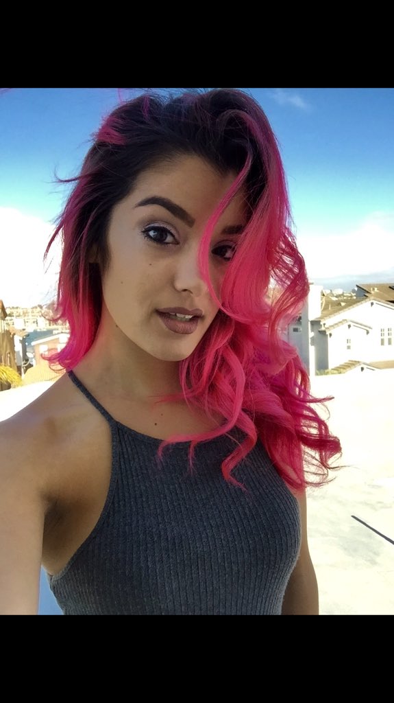 mrscieratyler's tweet photo. PINK hair don't care💗💁🏼😝 https://t.co/ldVhLNEsQc