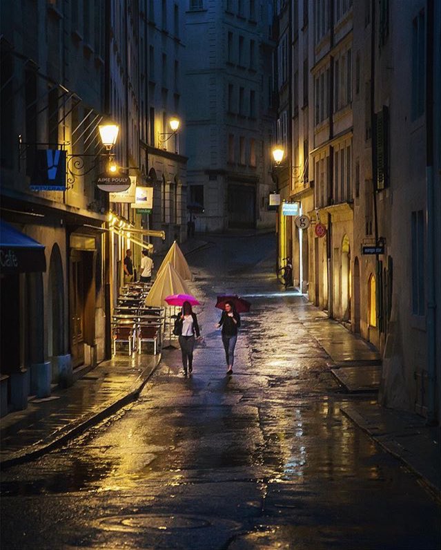 " أسري مع الهاجس اللي ما بعد نامِ
و اصور الماضي لنفسي و اسلّيها"