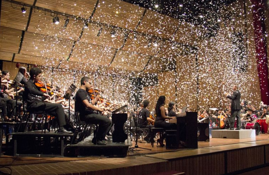 AlcaldiadeMed's tweet photo. ¿Por qué Medellín ingresó a Ciudades Creativas de @UNESCO? 

¡Porque #MedellínVivelaMúsica! https://t.co/EQuZbY9N62 https://t.co/OAWdJGQef2
