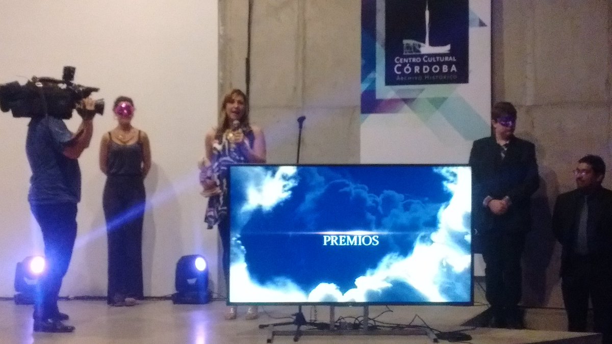 PrefieroMiArte's tweet photo. Nuestra amada @silviagfranco #PremioElic Mejor Conductora de TV. Somos Fans!! Paso por #PMA y fue genial. https://t.co/IkS5uhYeyu