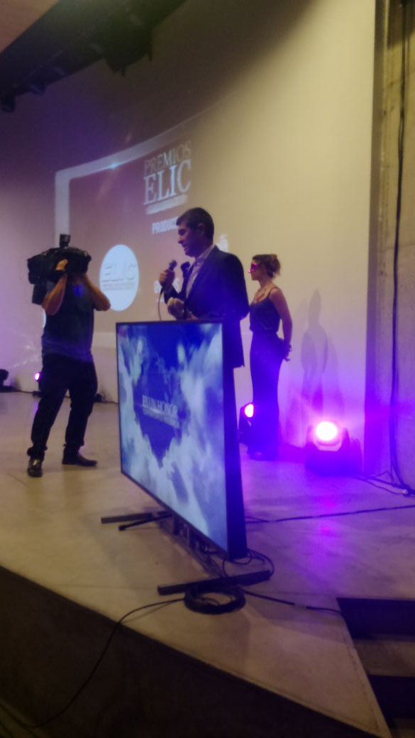 Premios_ELIC's tweet photo. Mejor Conducción Masculina en TV: @GerardoLopez. #PremiosElic2015 https://t.co/8q9WbMvvnA
