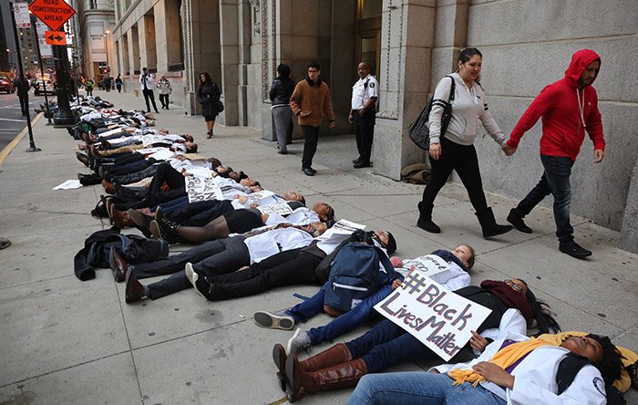 #LaquanMcDonald #chicagoprotest Medial students rally outside city hall.  Chicago Tribune /Antonio Perez