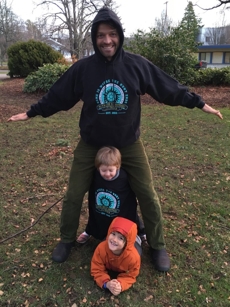 mishacollins's tweet photo. My daughter is definitely wayward &amp; it makes my son jealous. #sycronizedswimminginthegrass https://t.co/C0fprgeOcG https://t.co/9SvQACzAbT