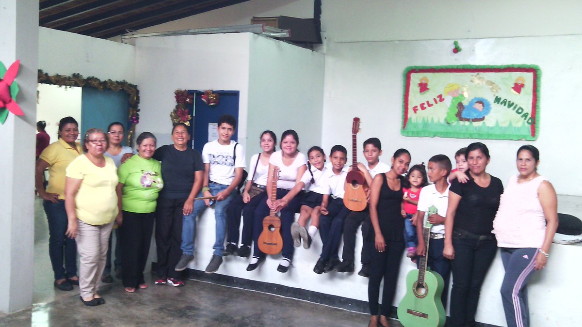 c_modc's tweet image. Profesores y niños del Modulo C.P.C la Carucieña con los profesores del Preescolar petralcira Echeguerain 09-12-2015