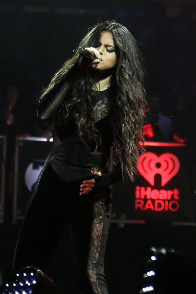 SelenaGomezNews's tweet photo. Selena performing at @Z100NewYork's Jingle Ball! (4) https://t.co/q6lwrkseAl