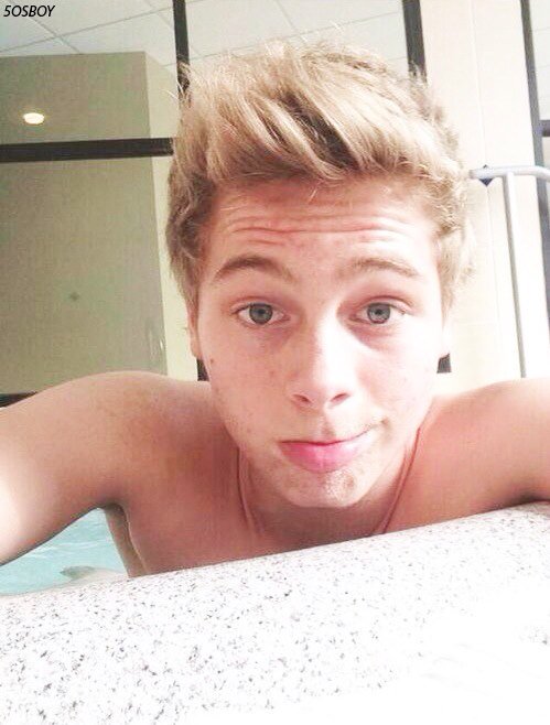 Luke_Hxmmxngs_'s tweet photo. #LukeOff Ahora sí que sí, Buenas noches a todos https://t.co/cydUtZyVLC