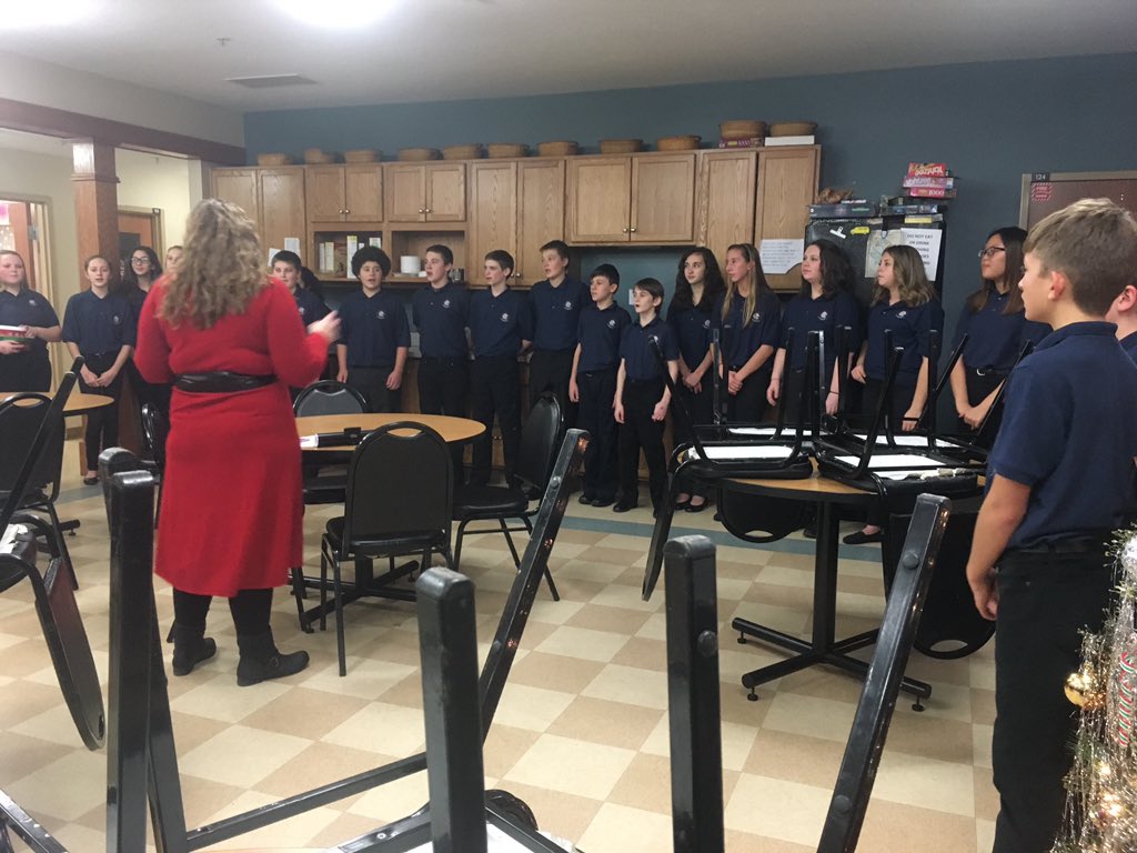 JesseyWiseman's tweet photo. The @LibertyJaguars Jazz Choir spent their evening performing #actsoflight out in the community #golightyourworld https://t.co/qdnKyFNEhX