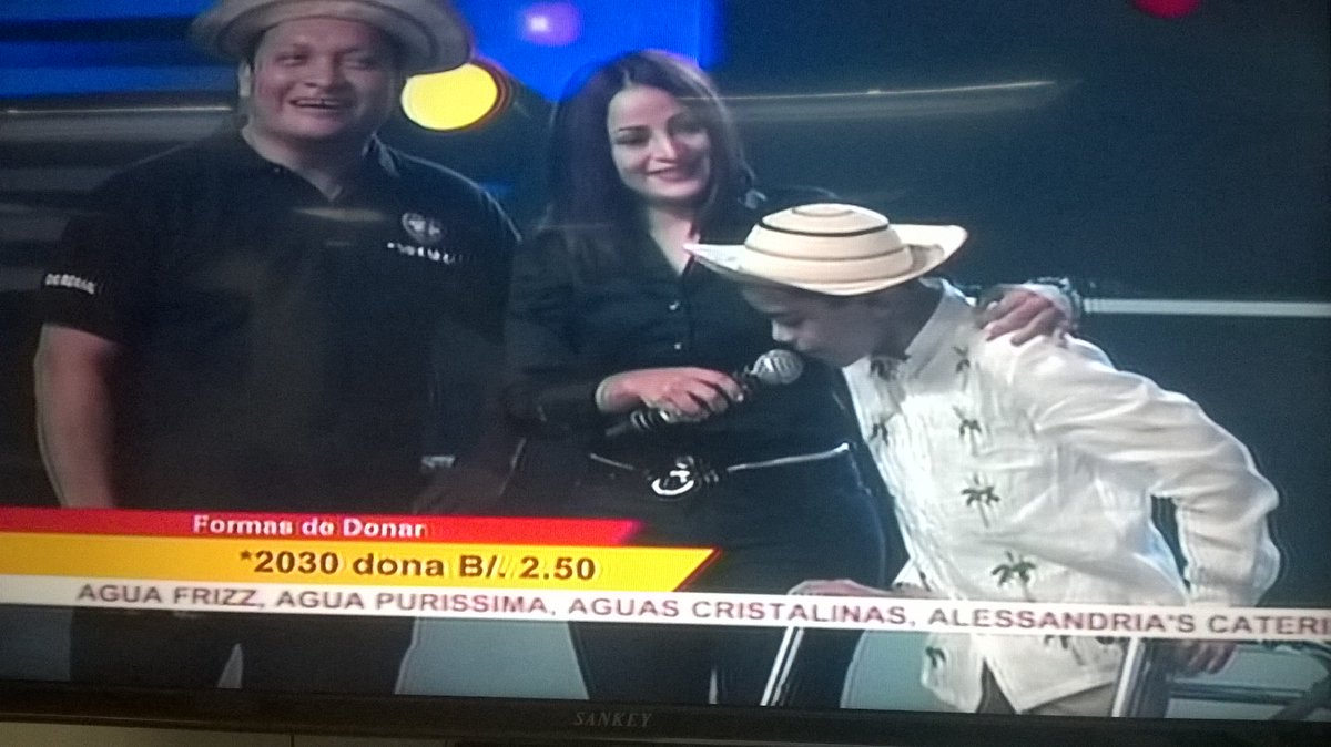 telebunker_'s tweet image. Diputada @katleenLevy2014 entregó donación d la @asambleapa a la #Teleton2015 #Panamá @yar1650 @CriticaPa @djparka