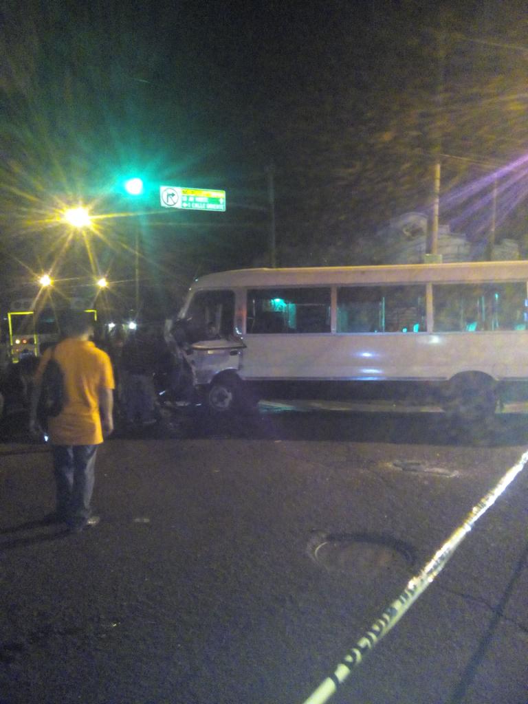 Barraza2007's tweet photo. @elnoticiero_6  fuerte accidente de tránsito sobre la 10 Av norte cerca del mercado excuartel https://t.co/HrqLF1jEvb