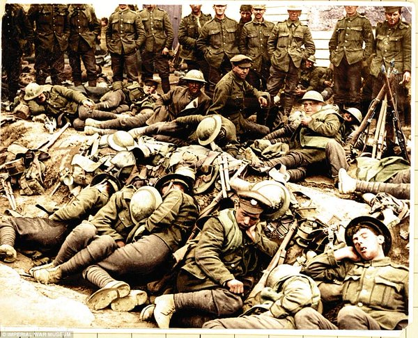 DavidWDoughty's tweet photo. #FirstWW #WW1 #Tommies sleep on #frontline duty watched by men waiting to take their place - https://t.co/FQOuz2aOl3 https://t.co/R4OVprreuO