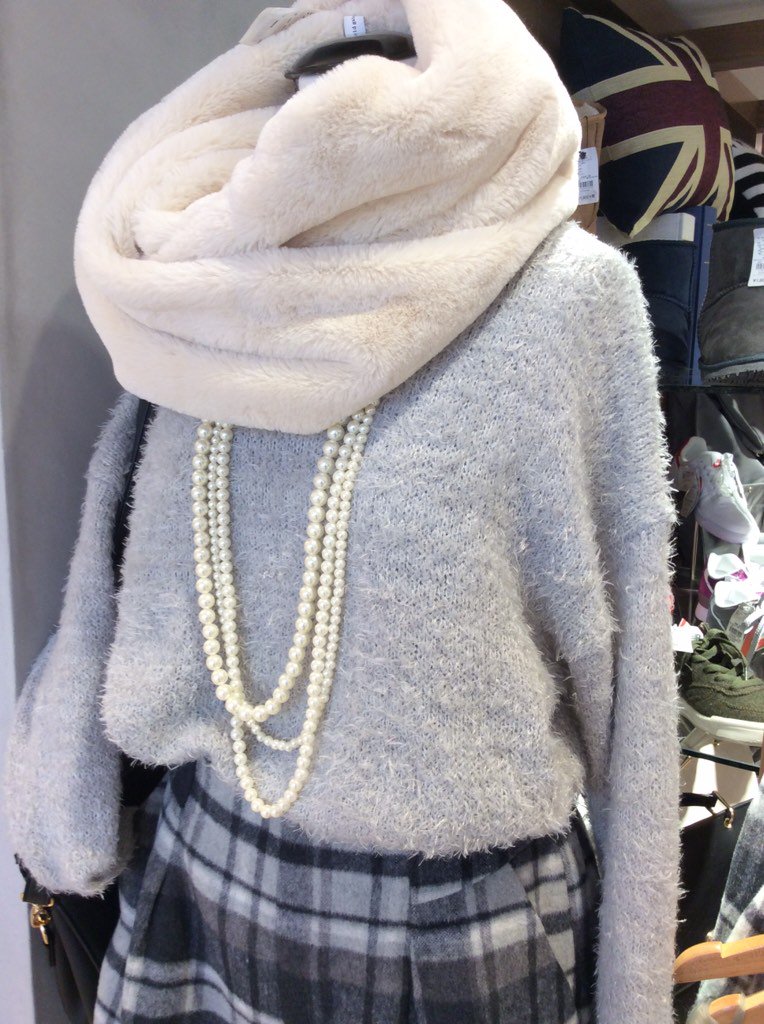 ルミネエスト新宿 2f イーハイフンワールドギャラリー クリスマス 年末年始のイベントをアクティブに楽しむなら是非 イーハイフンへ おすすめはふわもこフェミニンニット チャンピオンコラボパーカー どちらお好きですか T Co