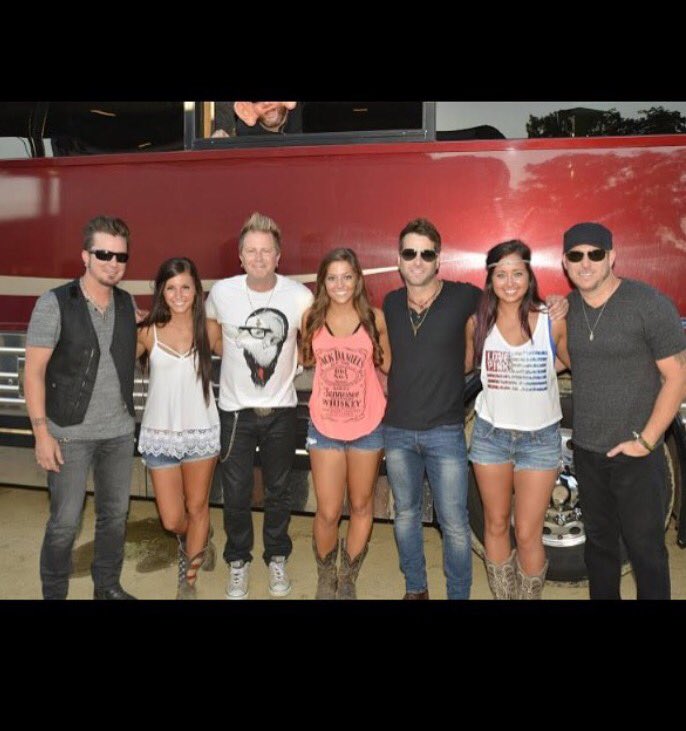 katymay09's tweet photo. @parmalee flashback Friday to Cuyahoga county fair!! https://t.co/1Ydlv1g6Ge