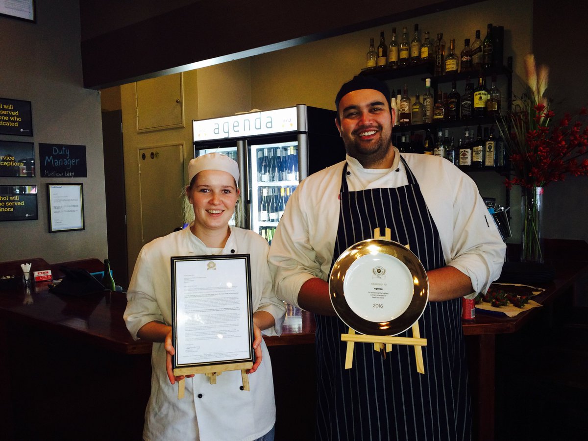 AgendaDining's tweet photo. Proud Head Chef Josh &amp; Sous Marieta with their award. @BeefLambNZ ​ #lovethetron #welldeserved https://t.co/pjCQfB6EWK