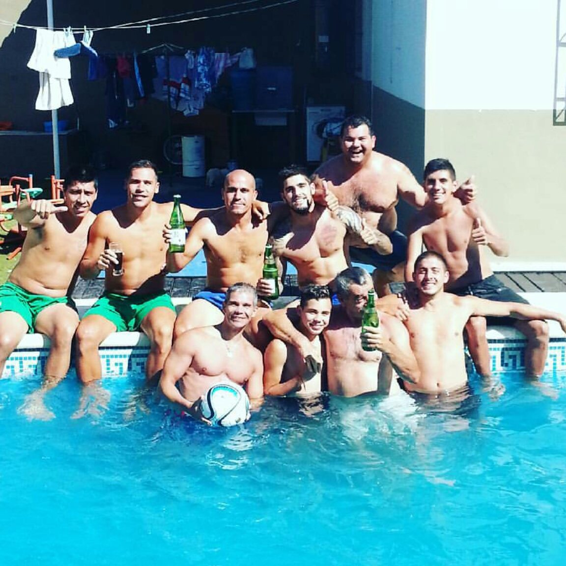 Relajado y merecido festejo del plantel de <a href="/clubsantelmo/">Club Atlético San Telmo</a> esta tarde!