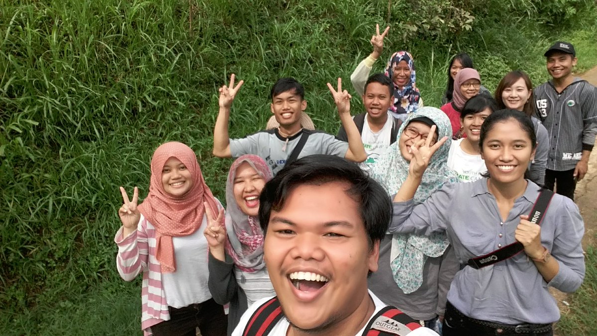 YFCCJabar's tweet photo. Hari ini, @YFCCIndonesia @GreatofBandung dan volunteer @HiLoBDG persiapan utk Bamboo for Earth di Desa Batu Lonceng https://t.co/WkMiAIFKDM
