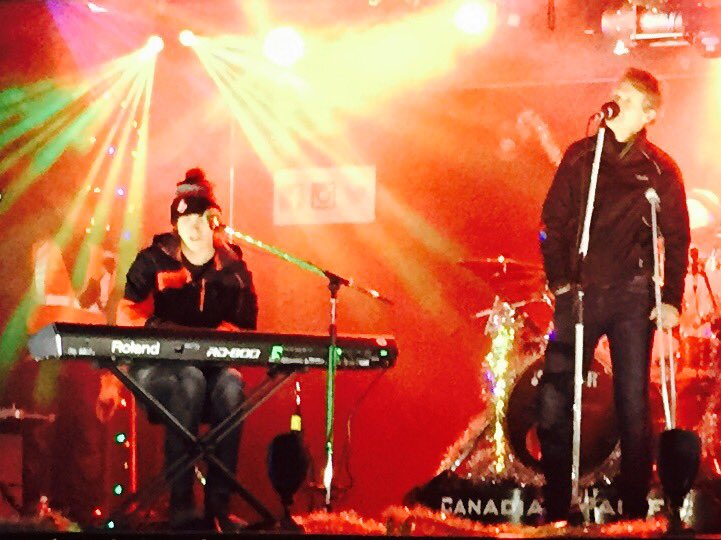 Props to hobbling <a href="/JimCuddy/">Jim Cuddy</a> and son <a href="/DevinCuddy/">Devin Cuddy</a> rockin' the #CPHolidayTrain! Hittin' the high notes! #try