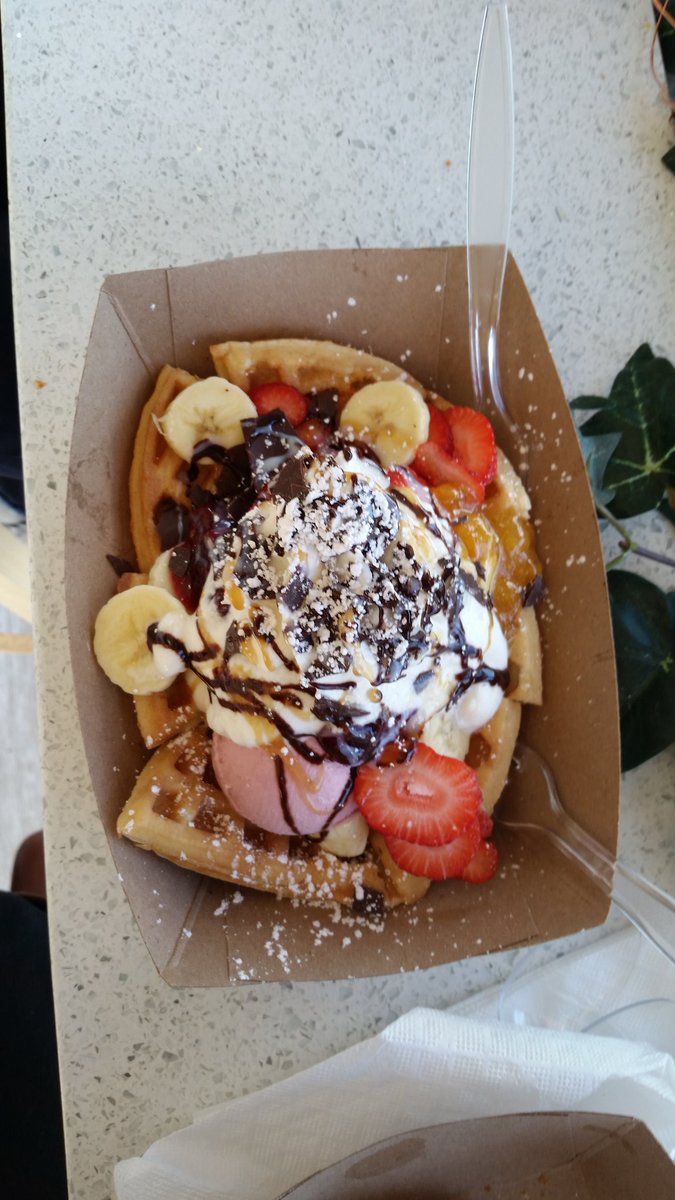 viving_'s tweet photo. successful first day back ! #creamerypop #roastingwaters #slapfish https://t.co/3SPbAwawPT