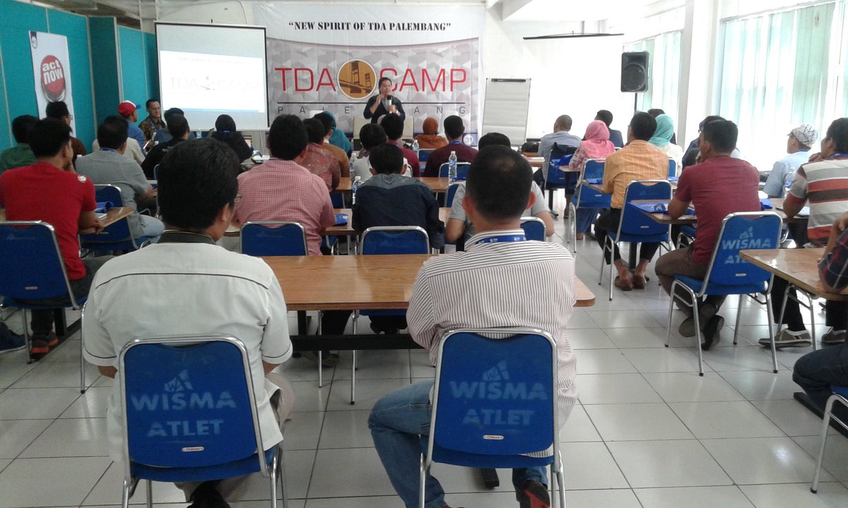 Masuk sesi 1 coach <a href="/fauzirachmanto/">Fauzi Rachmanto</a> di #TDACampPalembang