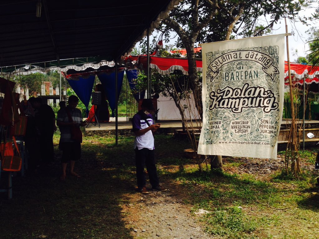 combineri's tweet photo. #DolanKampung2015 | sdg berlangsung kls kerajinan di rumah2 warga&amp;gelaran produk komunitas | Barepan, Borobudur #FWB https://t.co/zVBnUhjm13