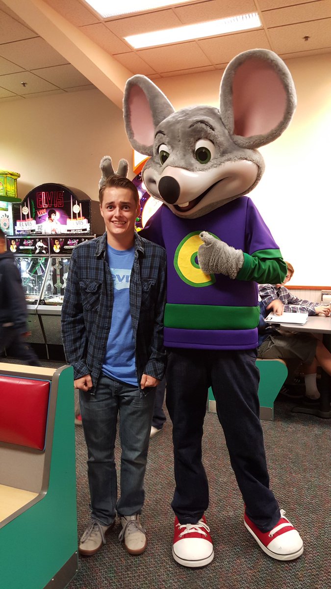 ekhoppe's tweet photo. Chuck E Cheeses was a blast, so happy to meet the real Chuck E. Cheese https://t.co/eTgv53D6lu