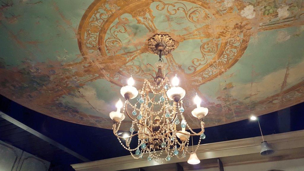 MsButterflyKiss's tweet image. Beautiful sconce &amp;amp; chandelier #DesignDelights #HolidayShopping