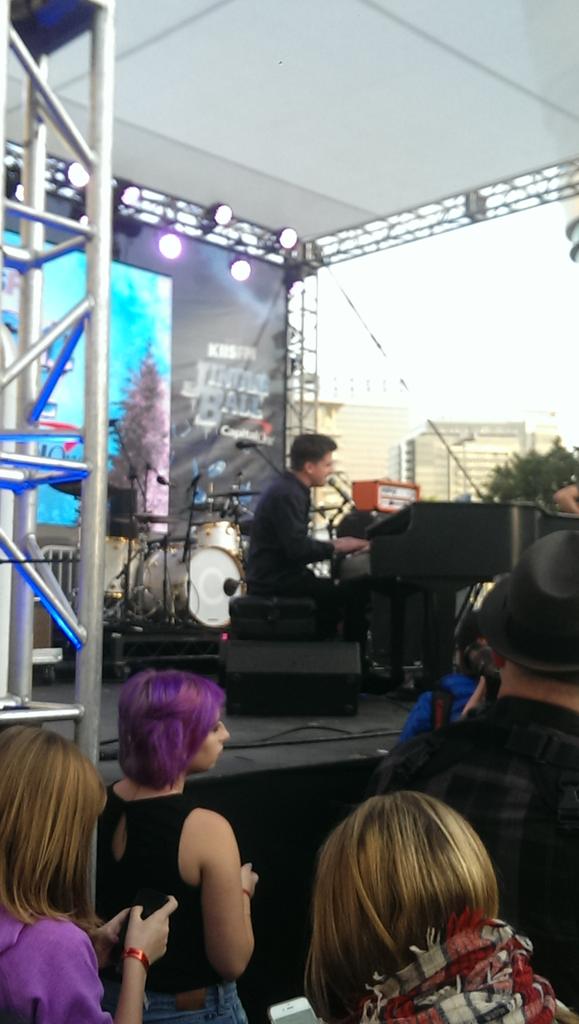 LongLiveWifi's tweet photo. @charlieputh he did an awesome job, sang 3 songs #JingleBallLA @1027KIISFM https://t.co/wKMW6q9nRk