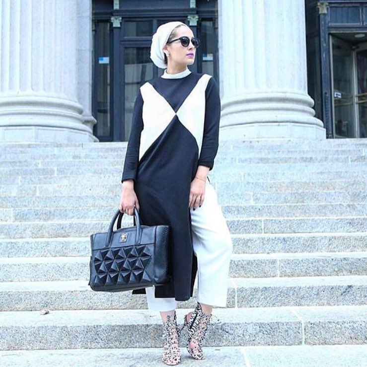 ModestModePR's tweet photo. Our favourite @Ascia_AKF shows us how to wear black and white in chic #modest fashion | https://t.co/2rvcg135ea https://t.co/7tSbs32pRq