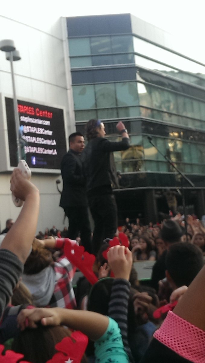 LongLiveWifi's tweet photo. @nathanfast is on stage #SDrepresent @1027KIISFM #KISSJingleBall - @itskarlaluna https://t.co/HK4koeYRsd