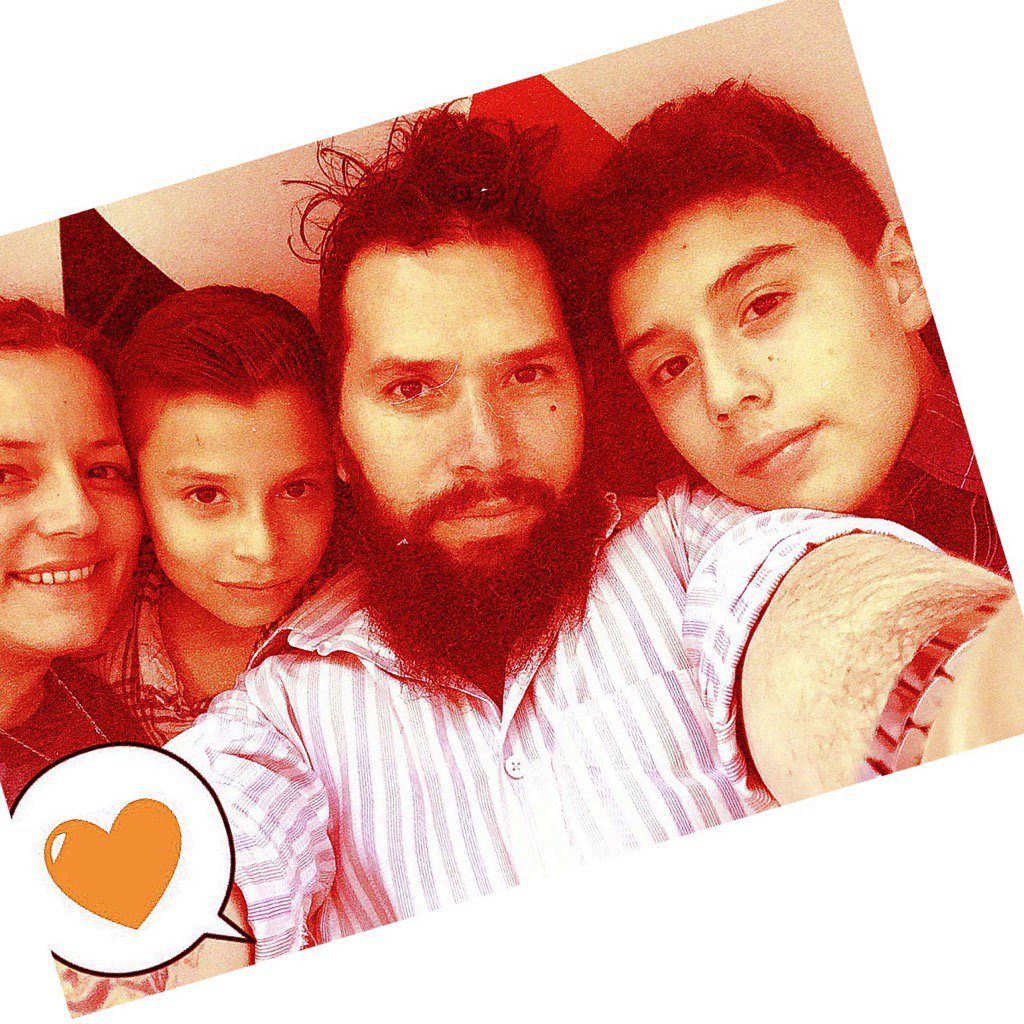 RuthAndreaRive2's tweet image. #MOLDIV los amo