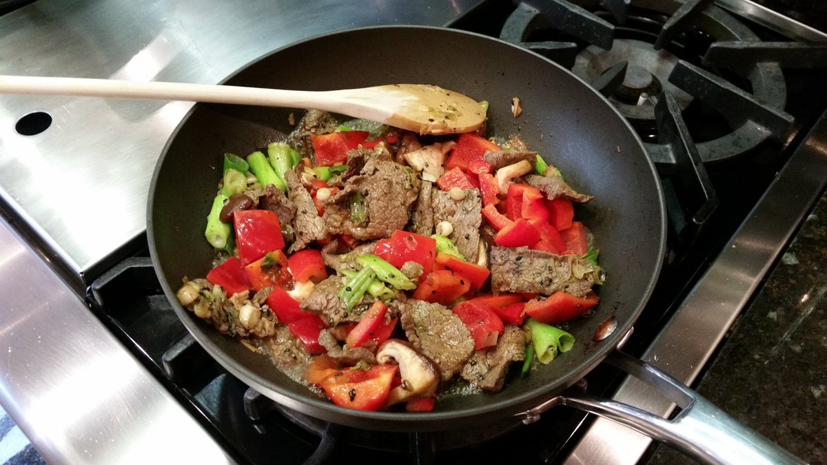 bensKitchenUK's tweet photo. Simple is best. My marinaded #beef, #shitake, #peppers and spring onions. #foodie #cooking #cusine #food #asiancook https://t.co/OEW6Knhk4C