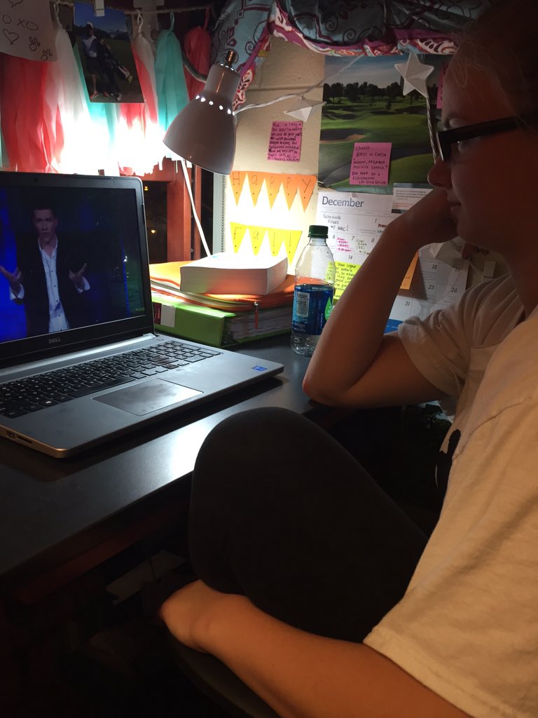 theKEYtomagic's tweet photo. introducing @CollinsKey to my college friends ❤️😊 https://t.co/Z2qjUwmiRZ