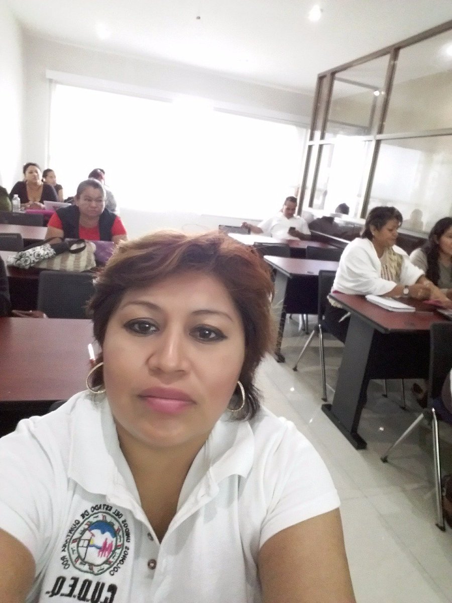 adelacancheeuan's tweet photo. Tomando un curso de redes https://t.co/e7Nbgy7fAc